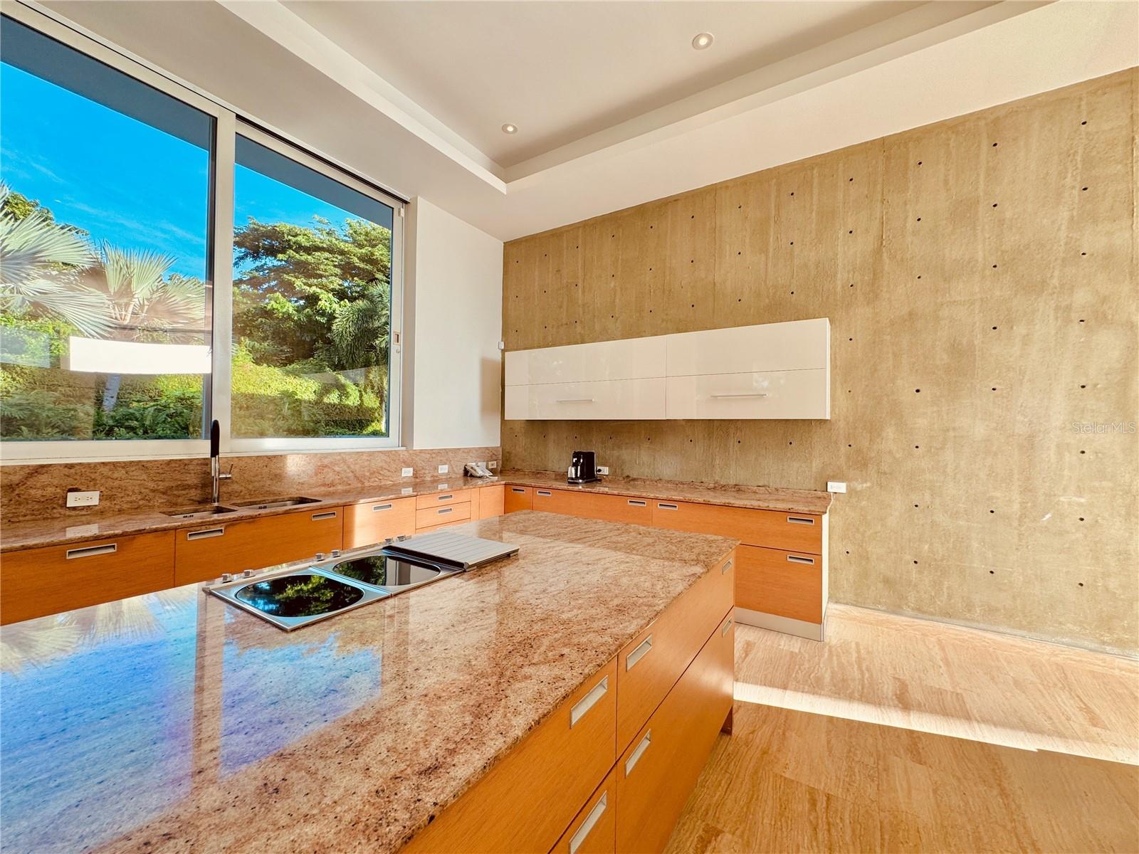 HILLTOP RESIDENCE - Residential