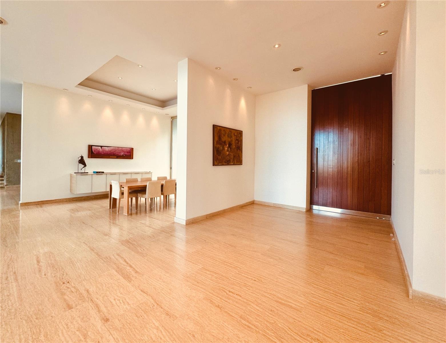 HILLTOP RESIDENCE - Residential