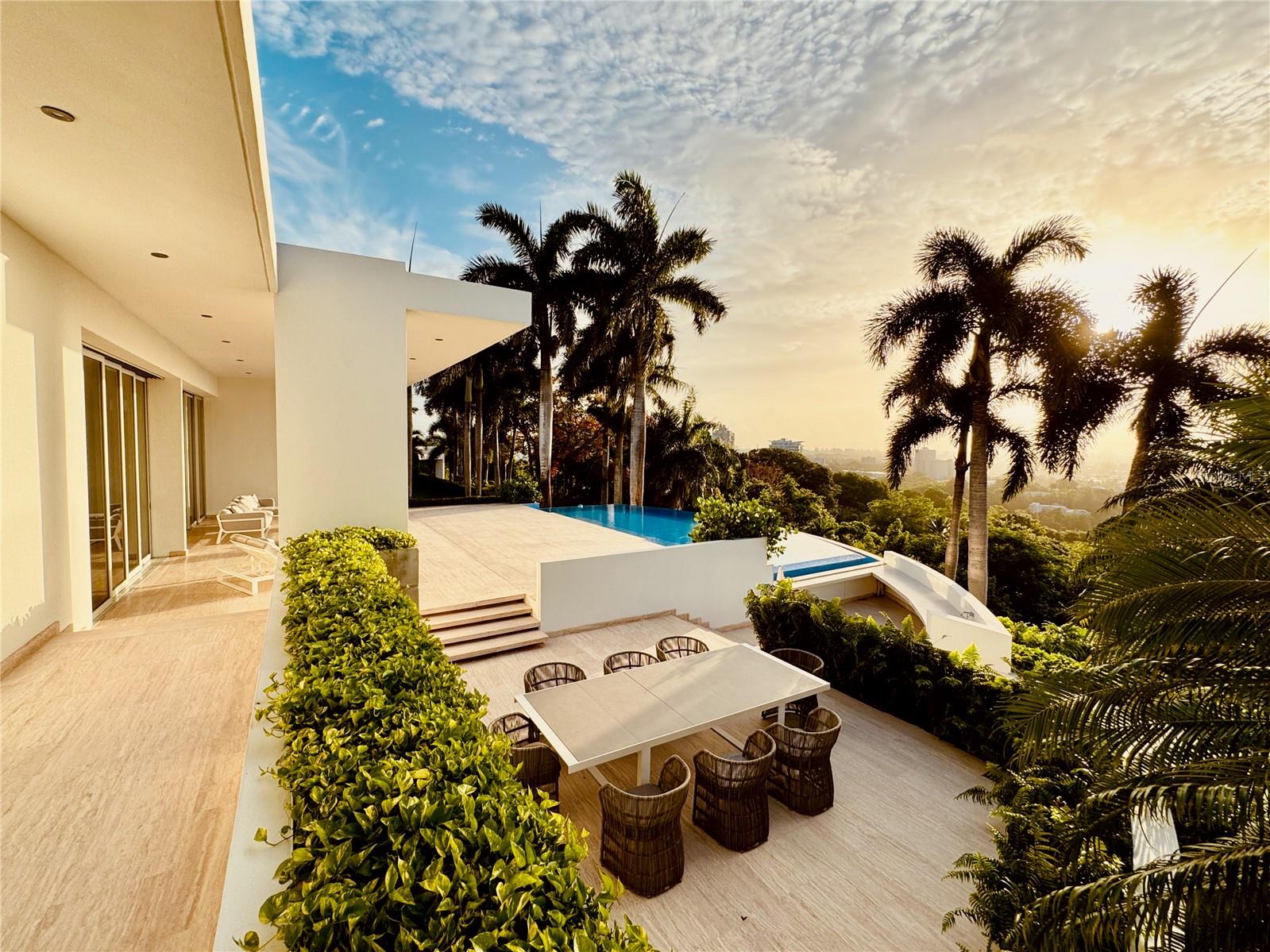 HILLTOP RESIDENCE - Residential