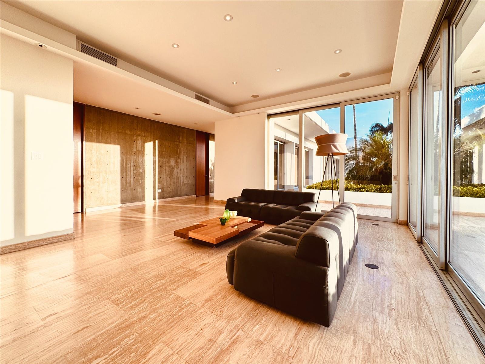 HILLTOP RESIDENCE - Residential