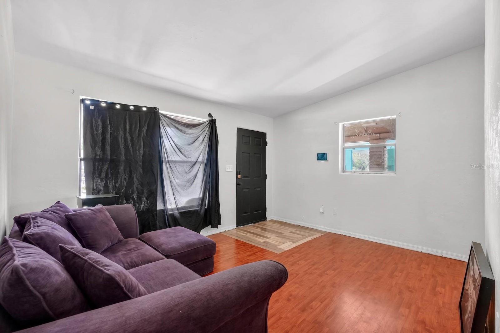 SUNNYLAND PARK 02 BLK 17 KINGSTON - Residential