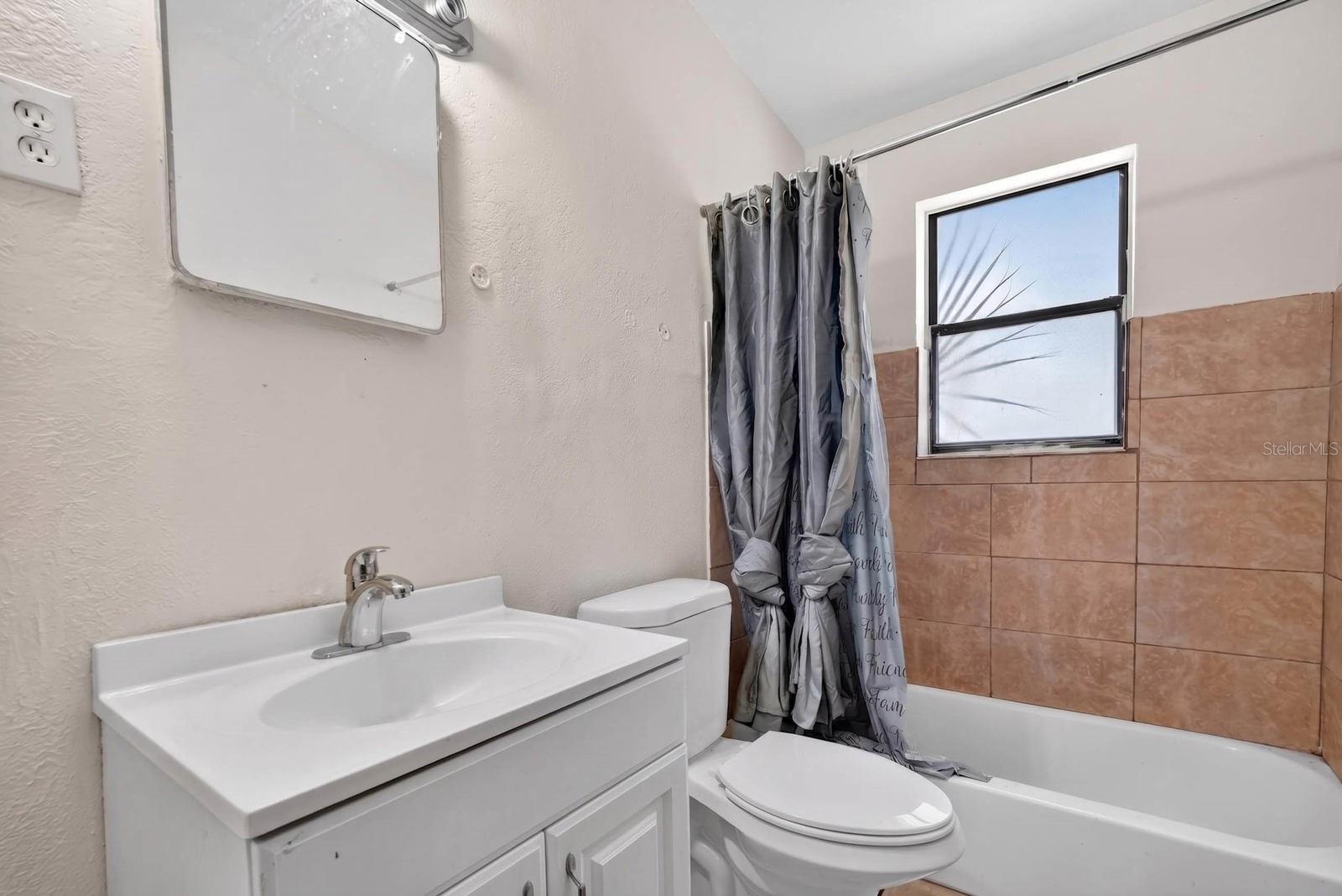 SUNNYLAND PARK 02 BLK 17 KINGSTON - Residential