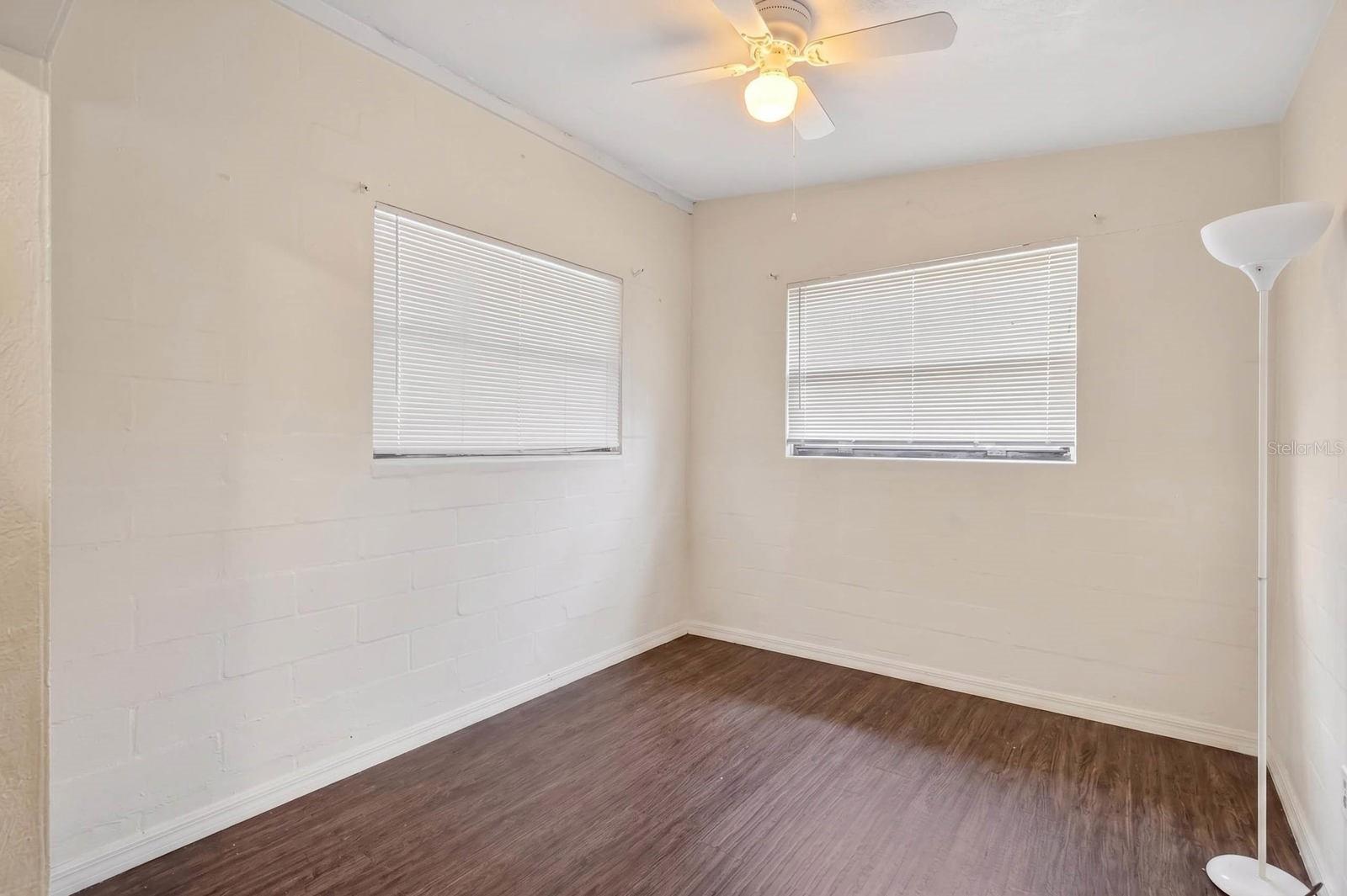 SUNNYLAND PARK 02 BLK 17 KINGSTON - Residential