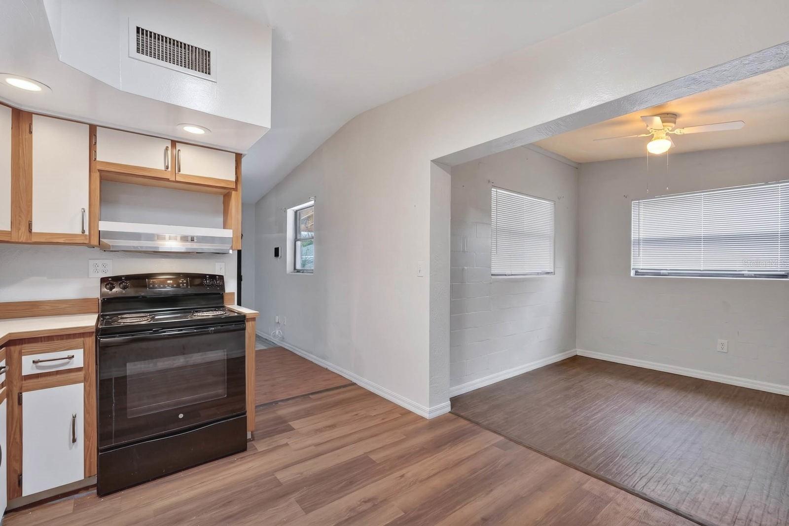 SUNNYLAND PARK 02 BLK 17 KINGSTON - Residential