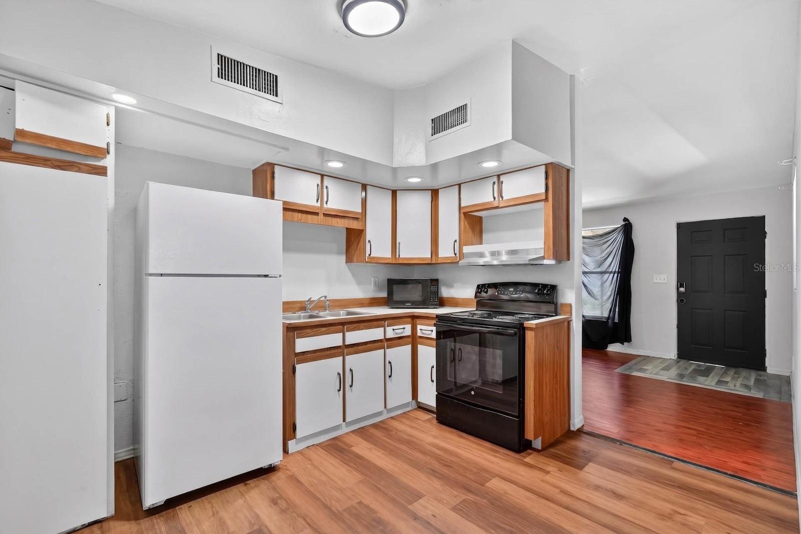 SUNNYLAND PARK 02 BLK 17 KINGSTON - Residential