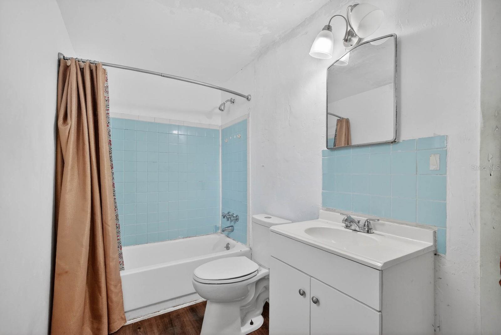 SUNNYLAND PARK 02 BLK 17 KINGSTON - Residential