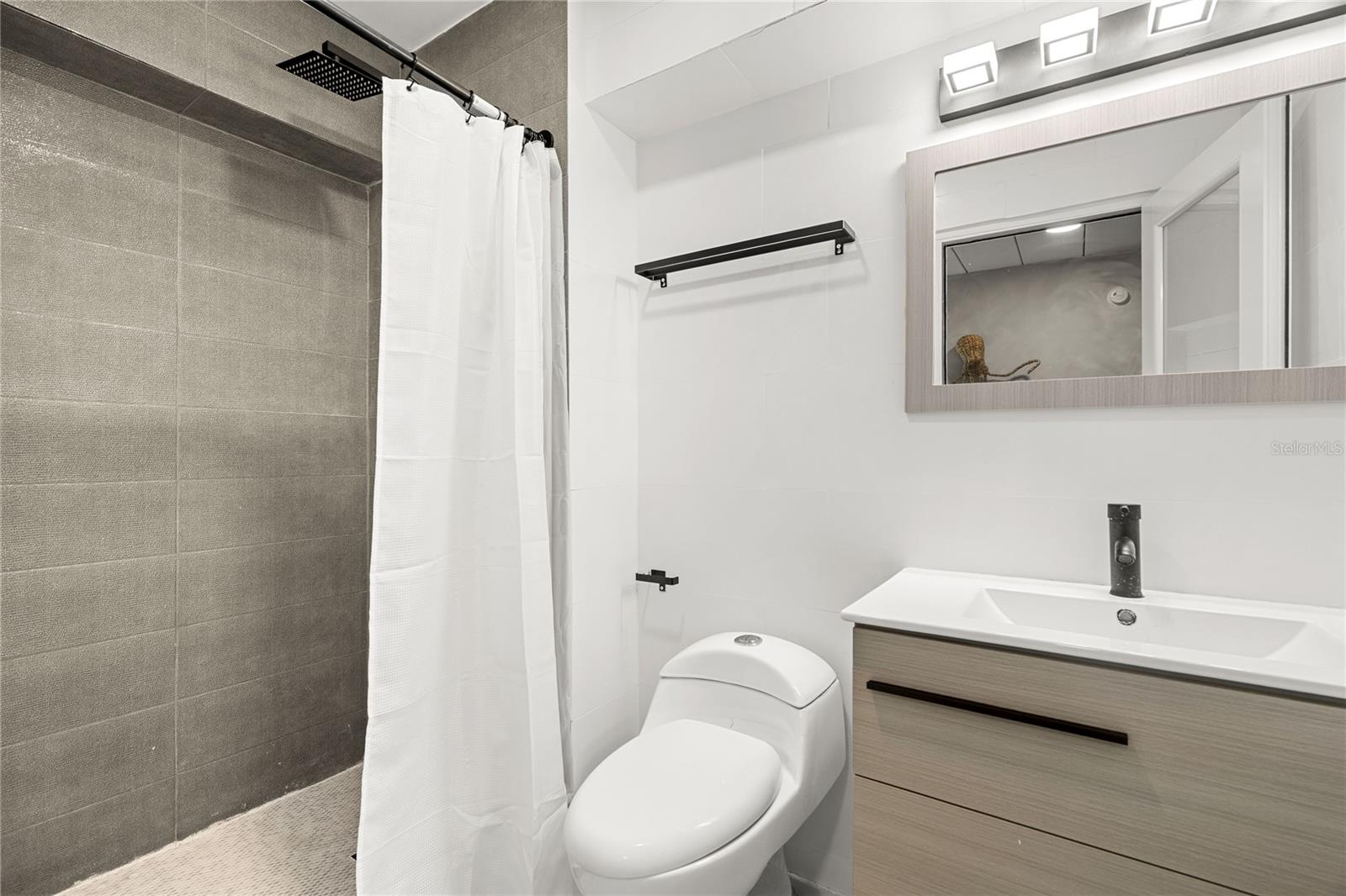 SANTURCE - Residential Lease