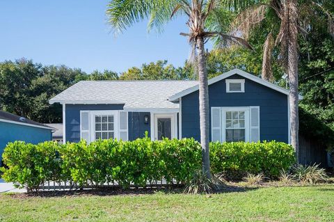 Photo of 308 N Gomez Avenue, Tampa, FL 33609 (MLS # TB8464430)