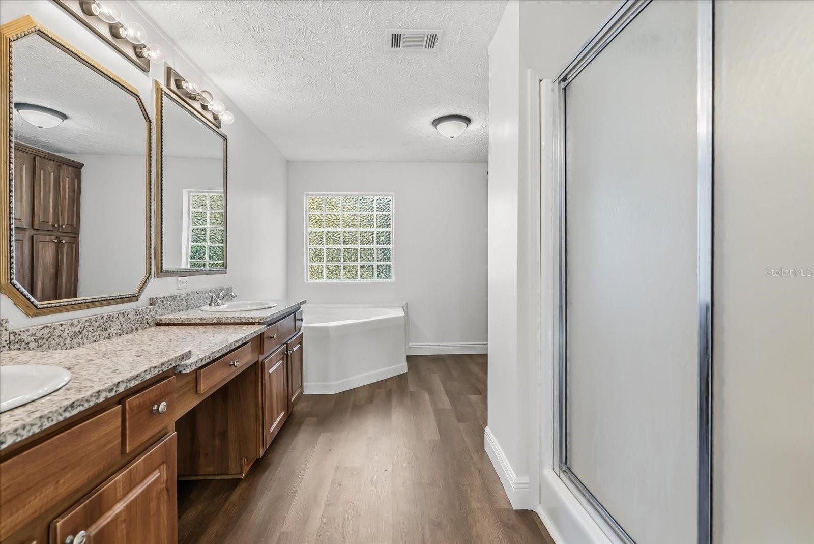 MULLET LAKE RETREAT 5 ACRE DEV - Residential