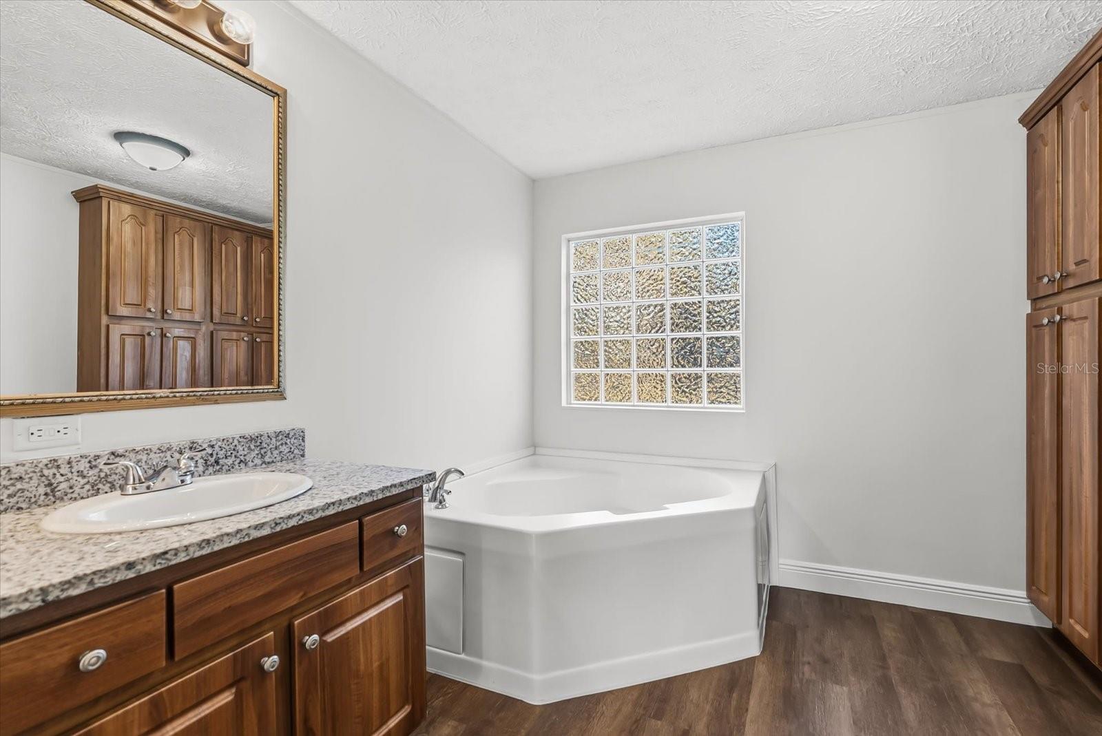 MULLET LAKE RETREAT 5 ACRE DEV - Residential