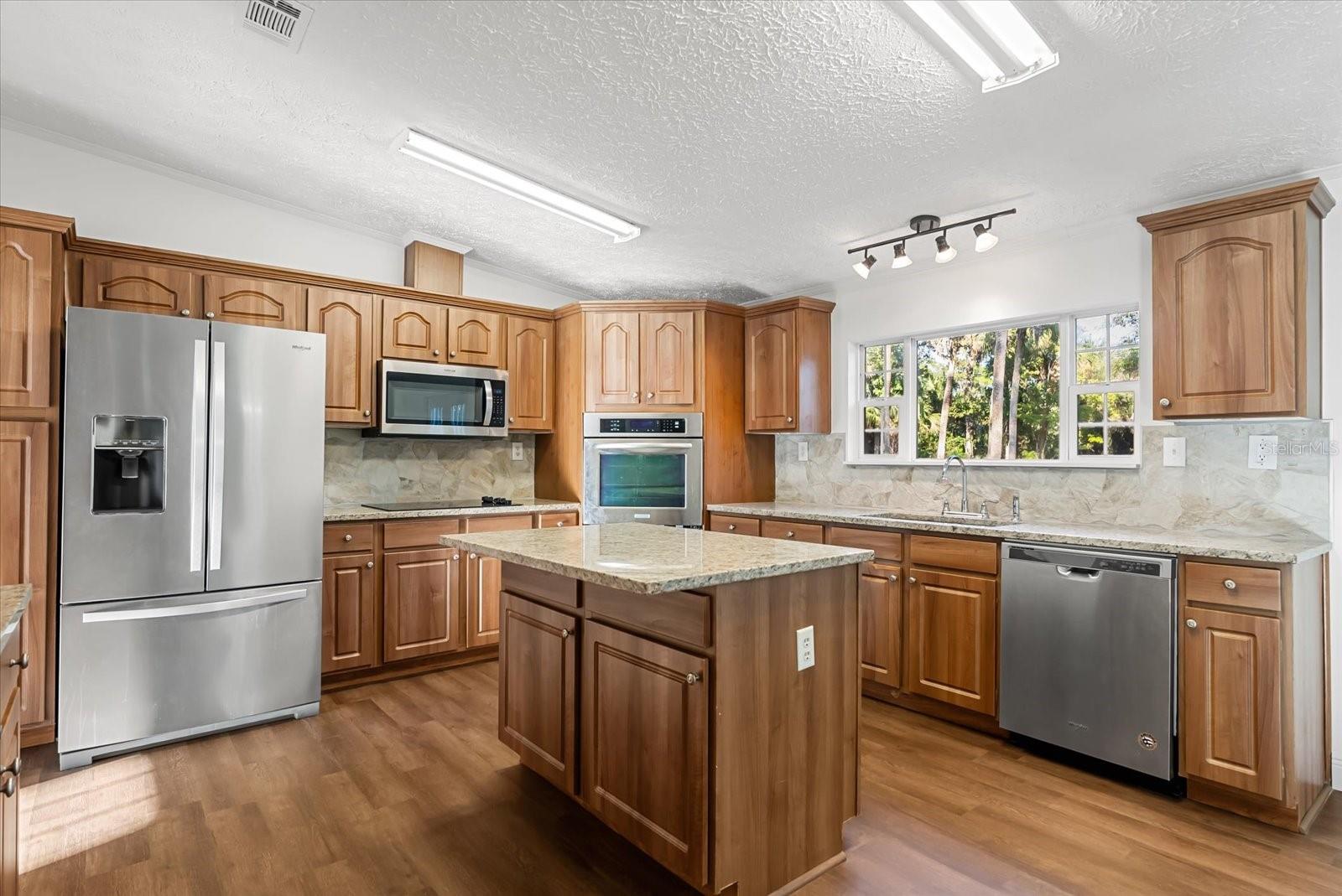 MULLET LAKE RETREAT 5 ACRE DEV - Residential