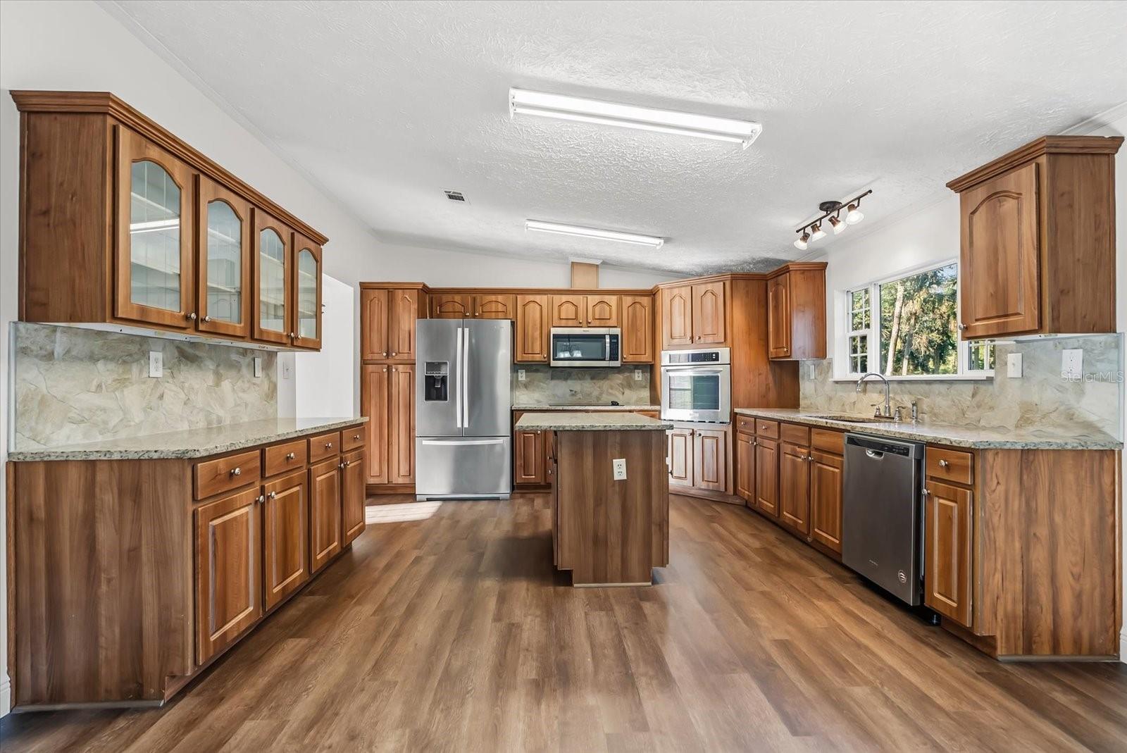 MULLET LAKE RETREAT 5 ACRE DEV - Residential