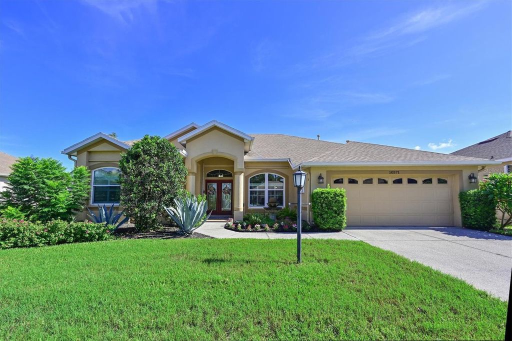 Photo of 10571 Old Grove Circle, Bradenton, FL 34212 (MLS # A4657040)