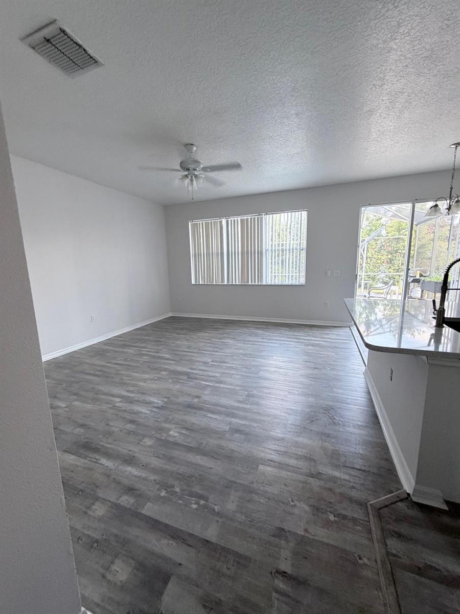 WINDWOOD BAY PH 01 - Residential Lease