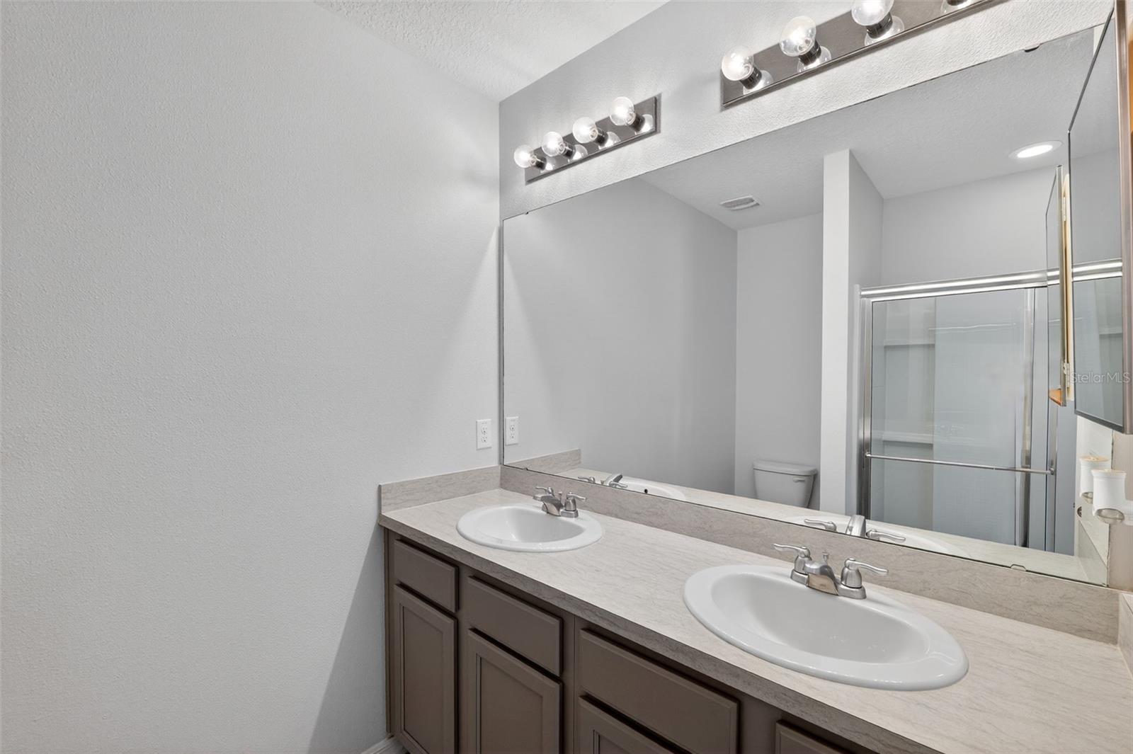 SQUIRES GROVE - Residential