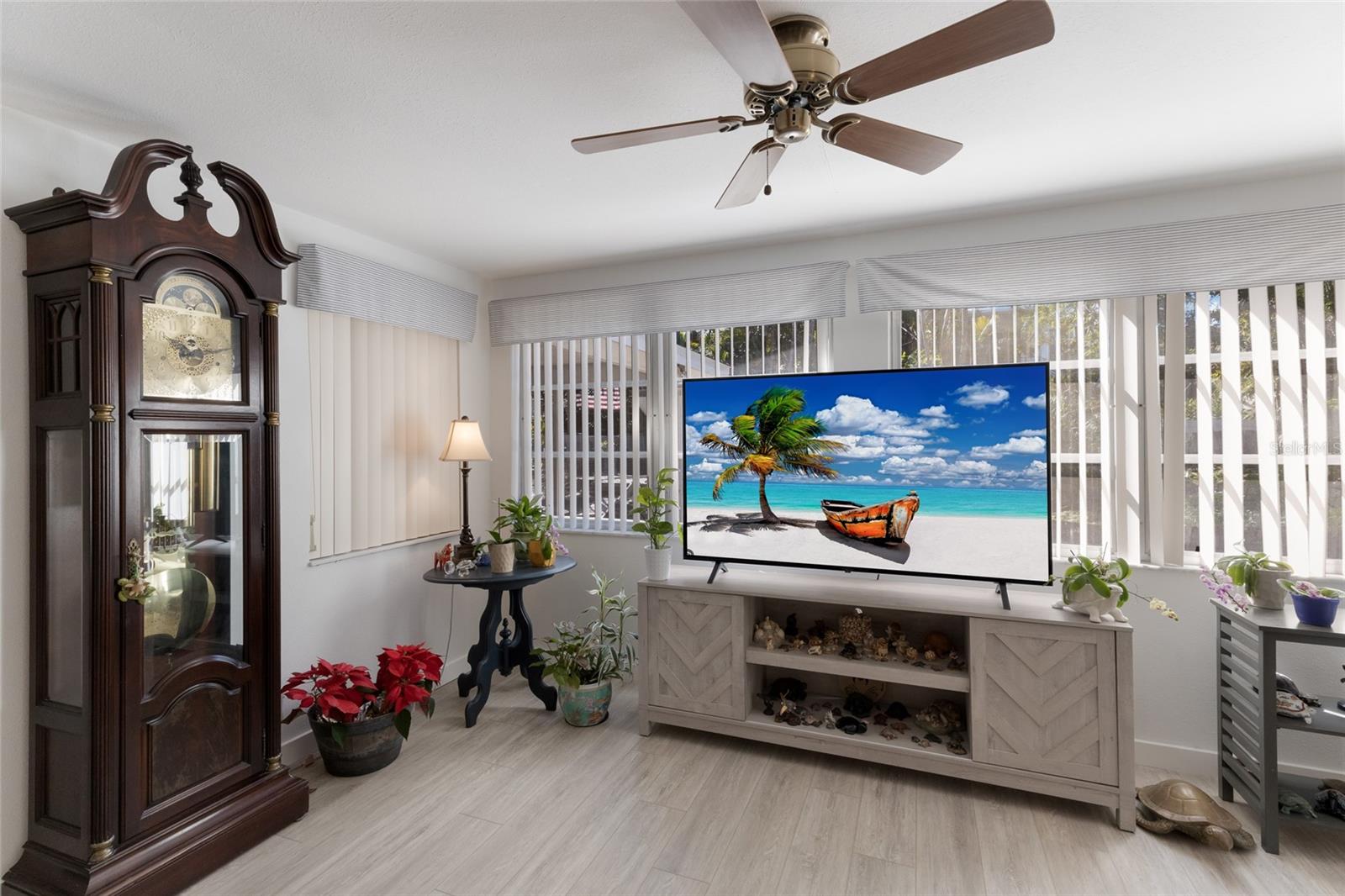 HOLMES BEACH 13TH UNIT - Residential