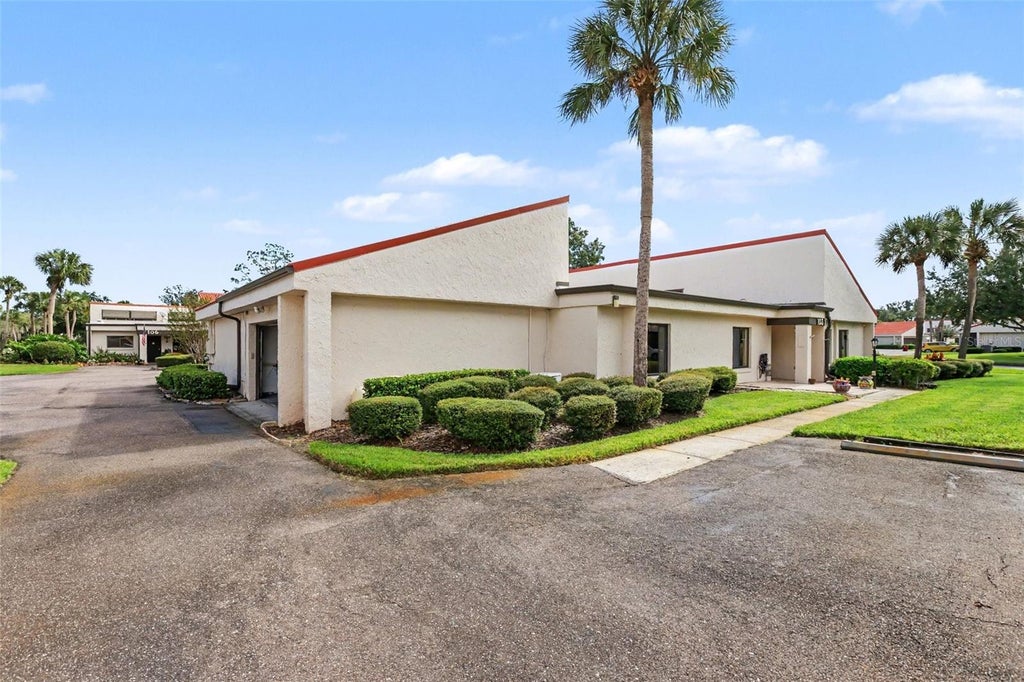 Photo of 103 Valencia Court N, Plant City, FL 33566 (MLS # TB8553974)