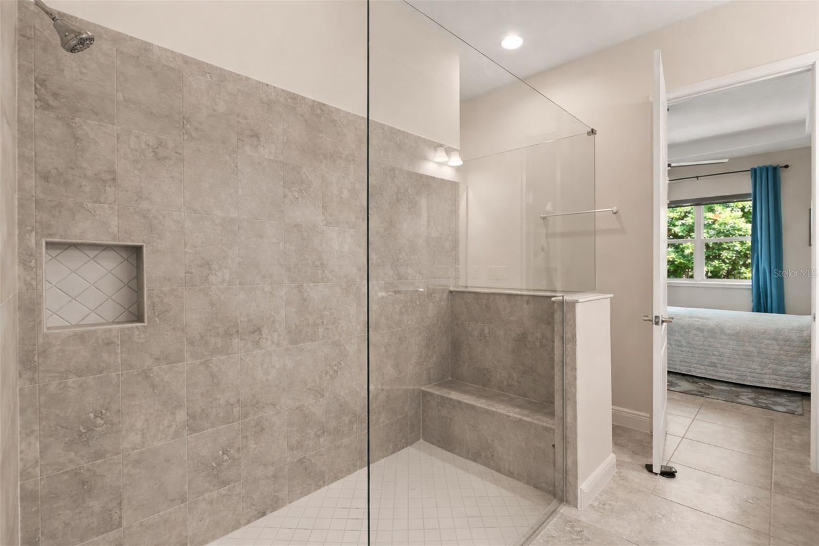 NORTHWEST LAKESIDE GROVES - Residential