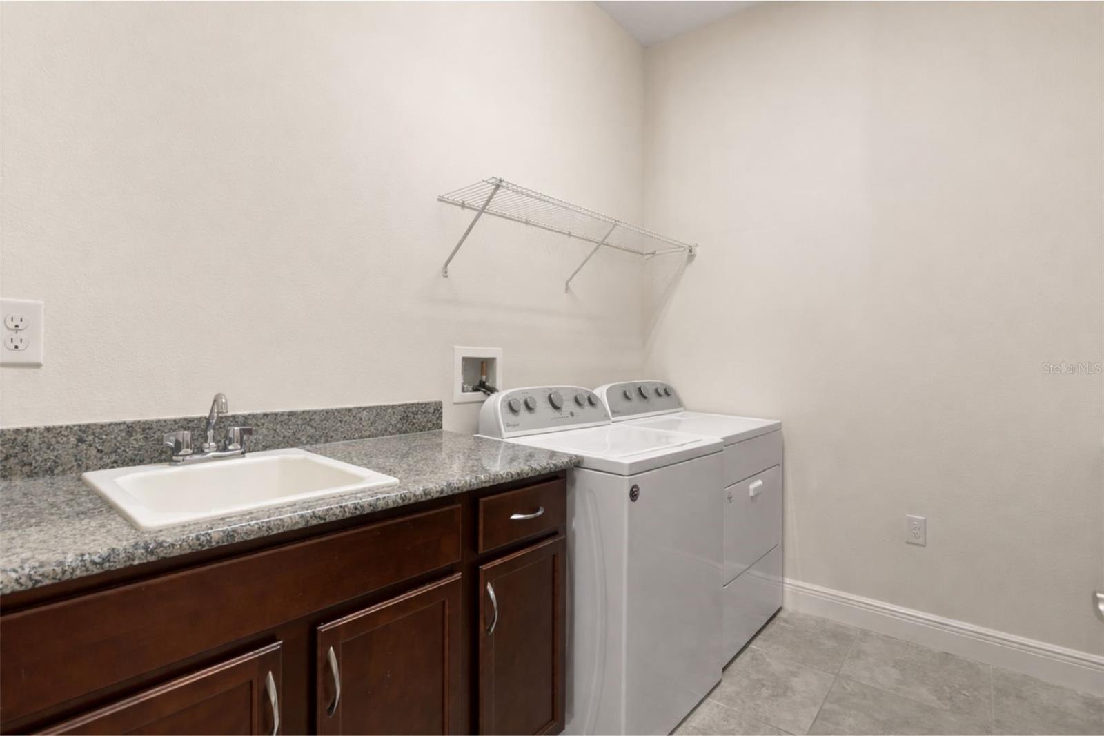 NORTHWEST LAKESIDE GROVES - Residential