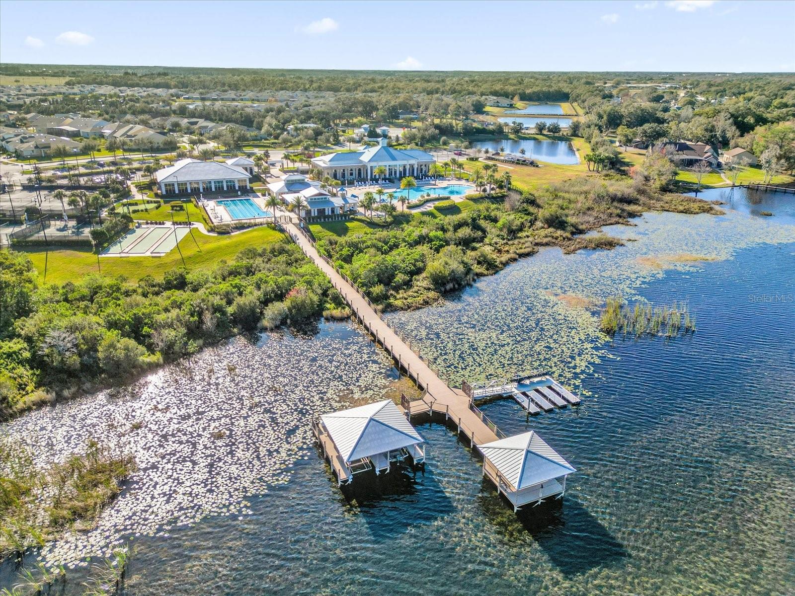 NORTHWEST LAKESIDE GROVES - Residential