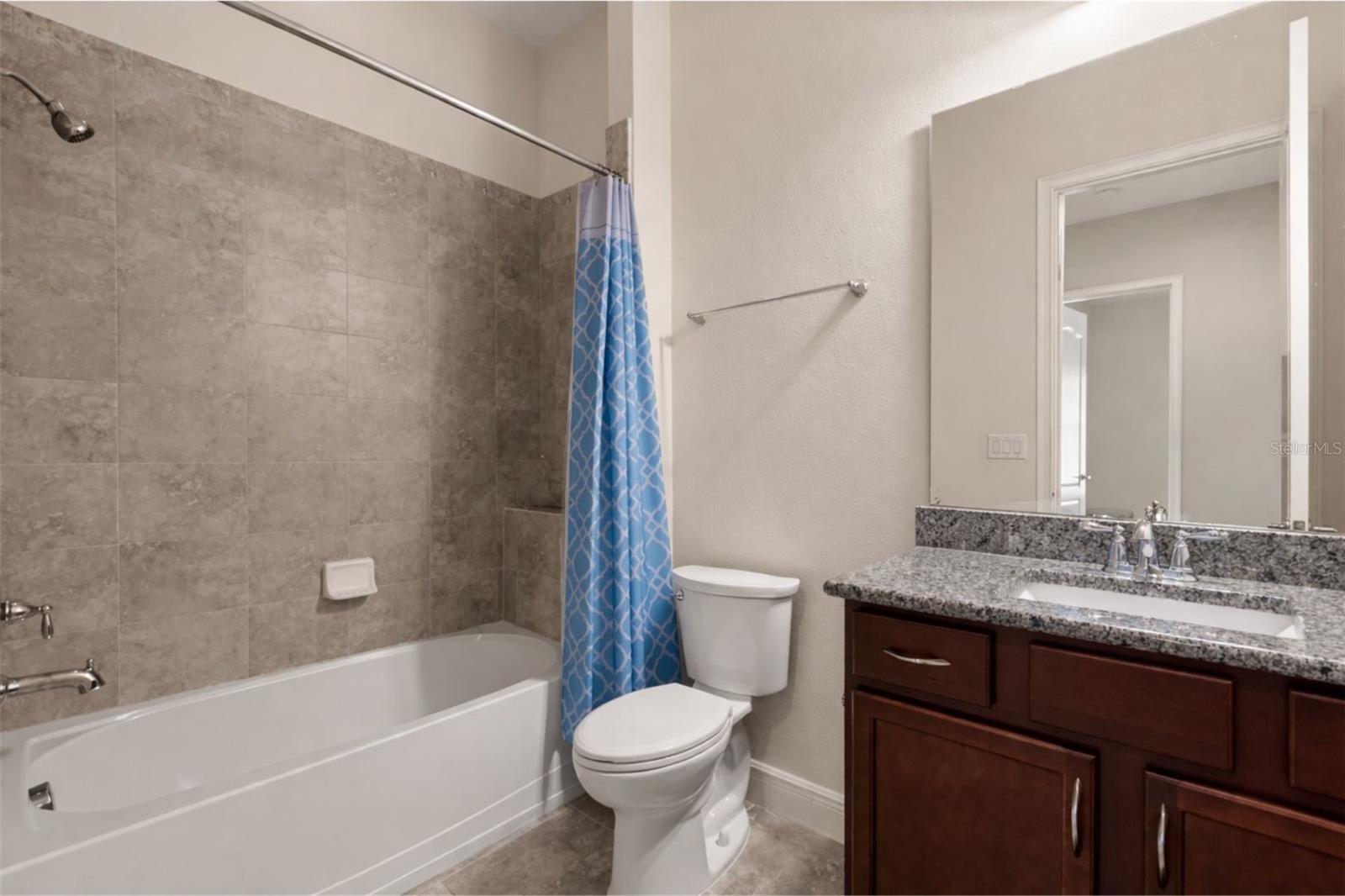 NORTHWEST LAKESIDE GROVES - Residential