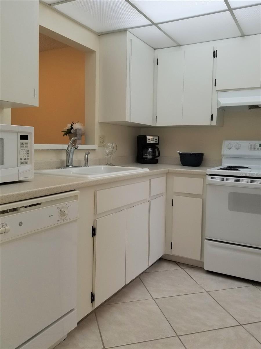 PALM-AIRE AT SARASOTA 8-C CO - Residential Lease