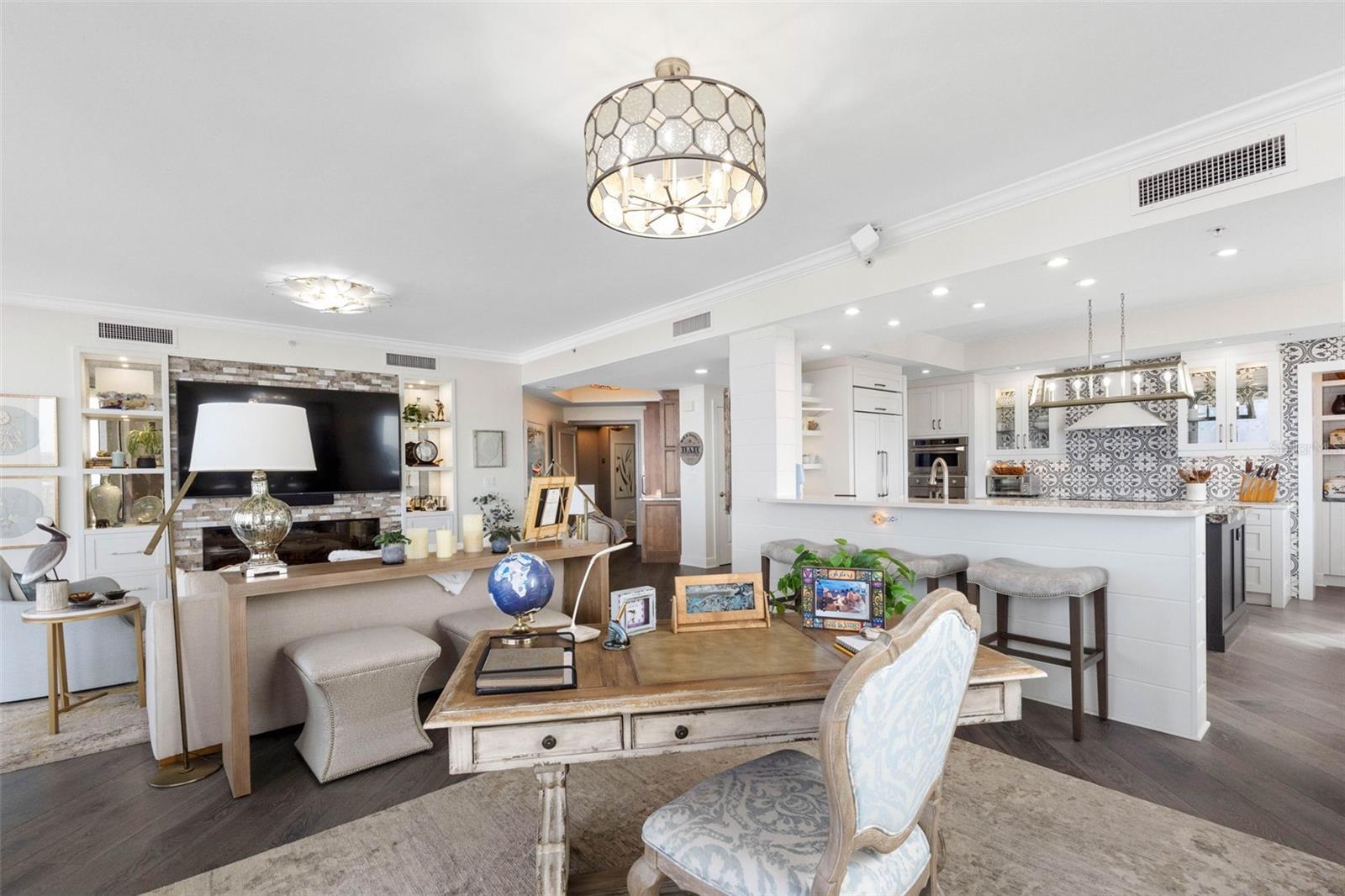 CASTILLO AT WESTSHORE YACHT CL - Residential