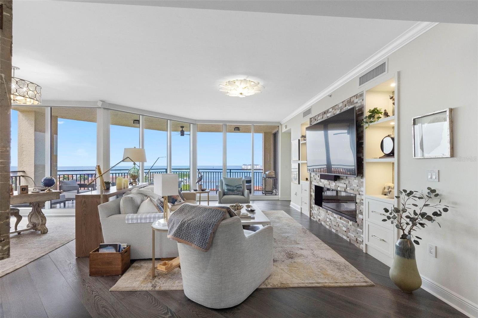 CASTILLO AT WESTSHORE YACHT CL - Residential