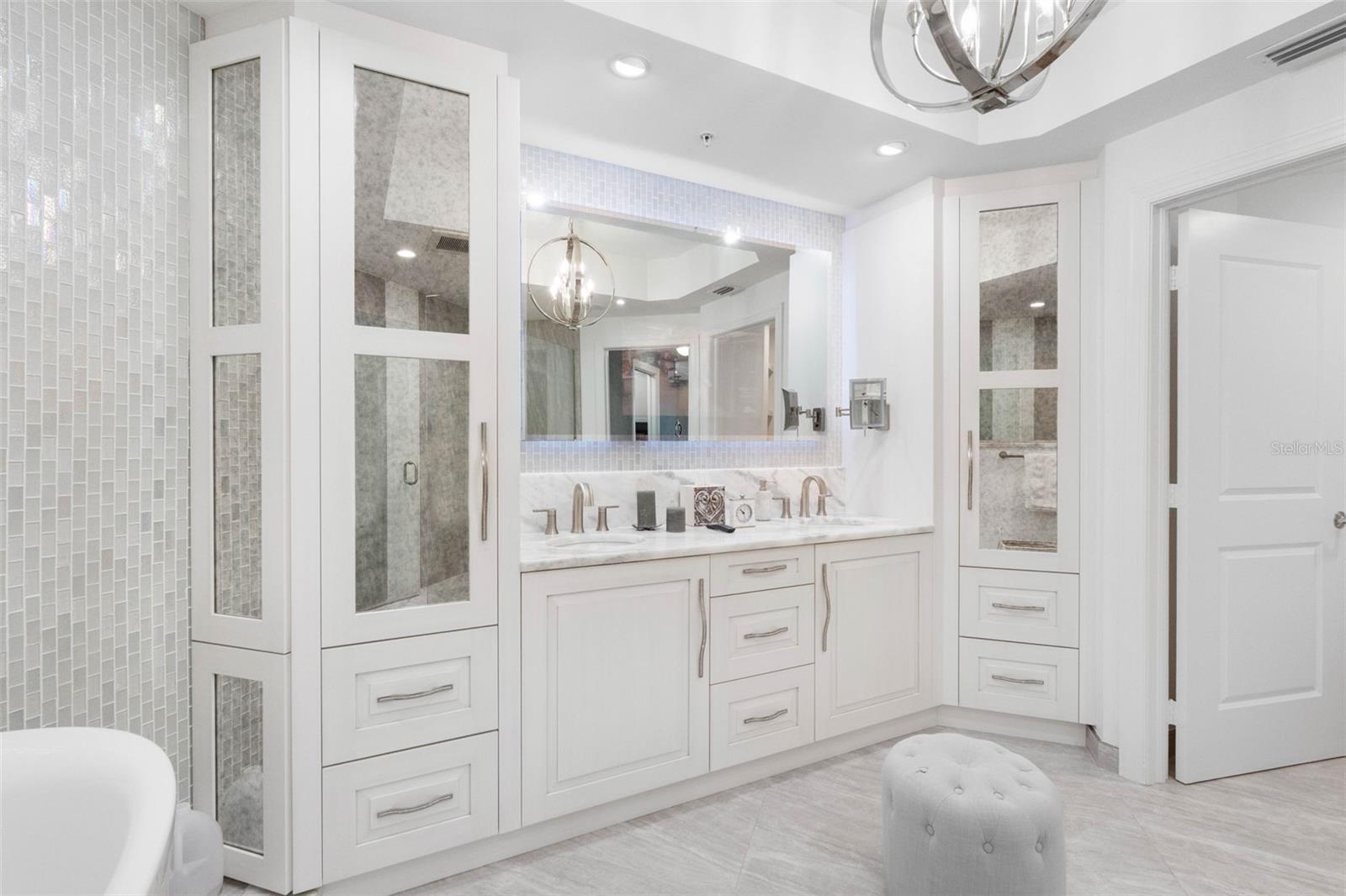 CASTILLO AT WESTSHORE YACHT CL - Residential