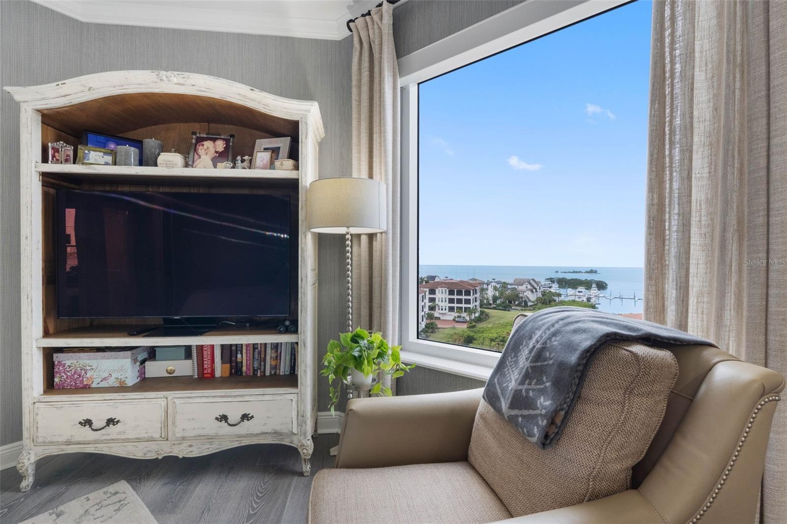 CASTILLO AT WESTSHORE YACHT CL - Residential