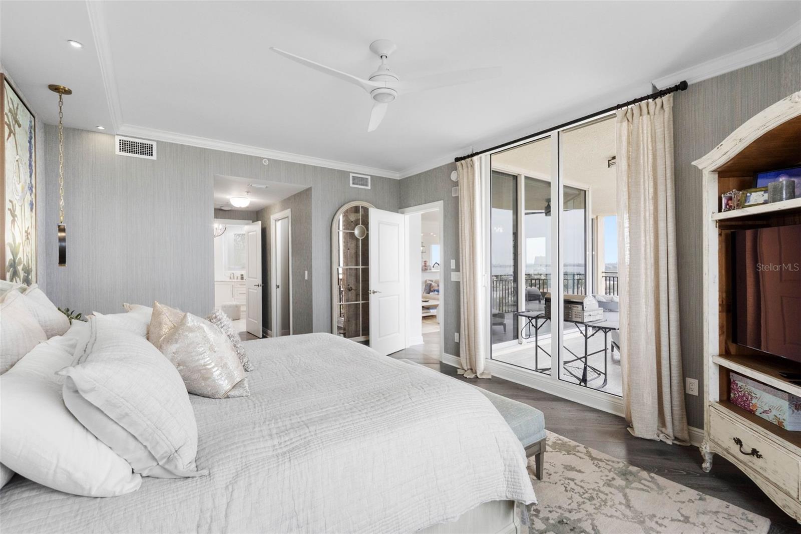 CASTILLO AT WESTSHORE YACHT CL - Residential