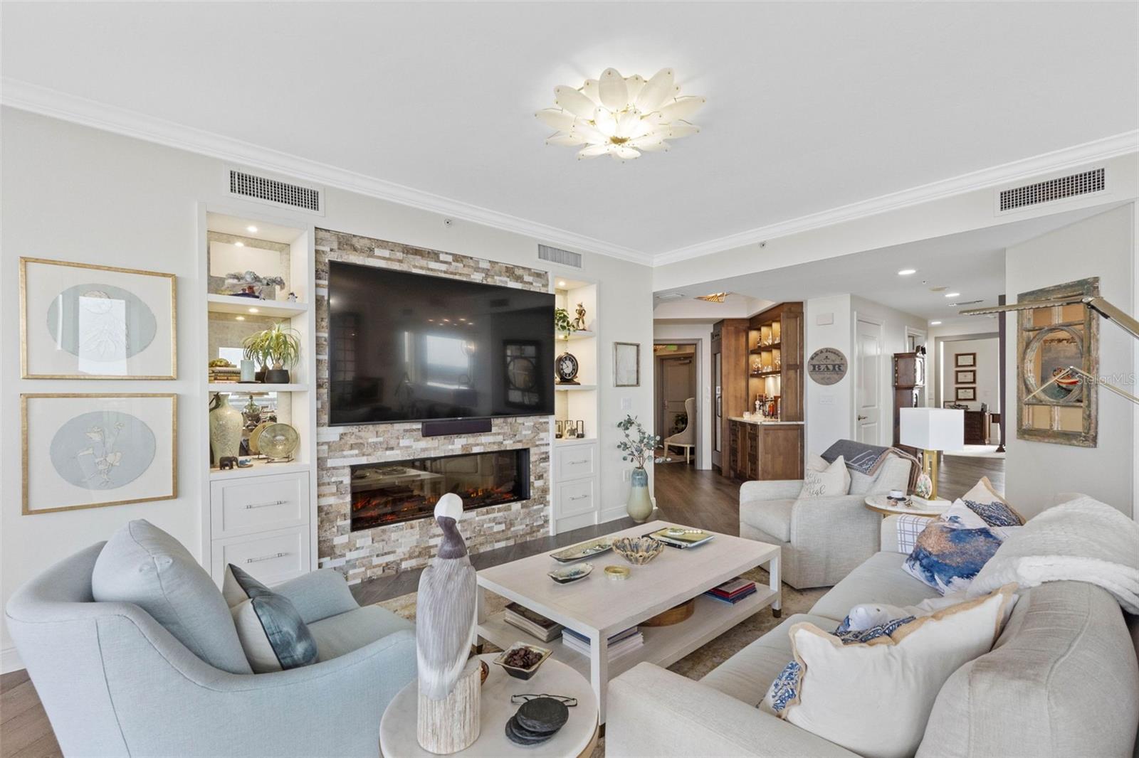 CASTILLO AT WESTSHORE YACHT CL - Residential