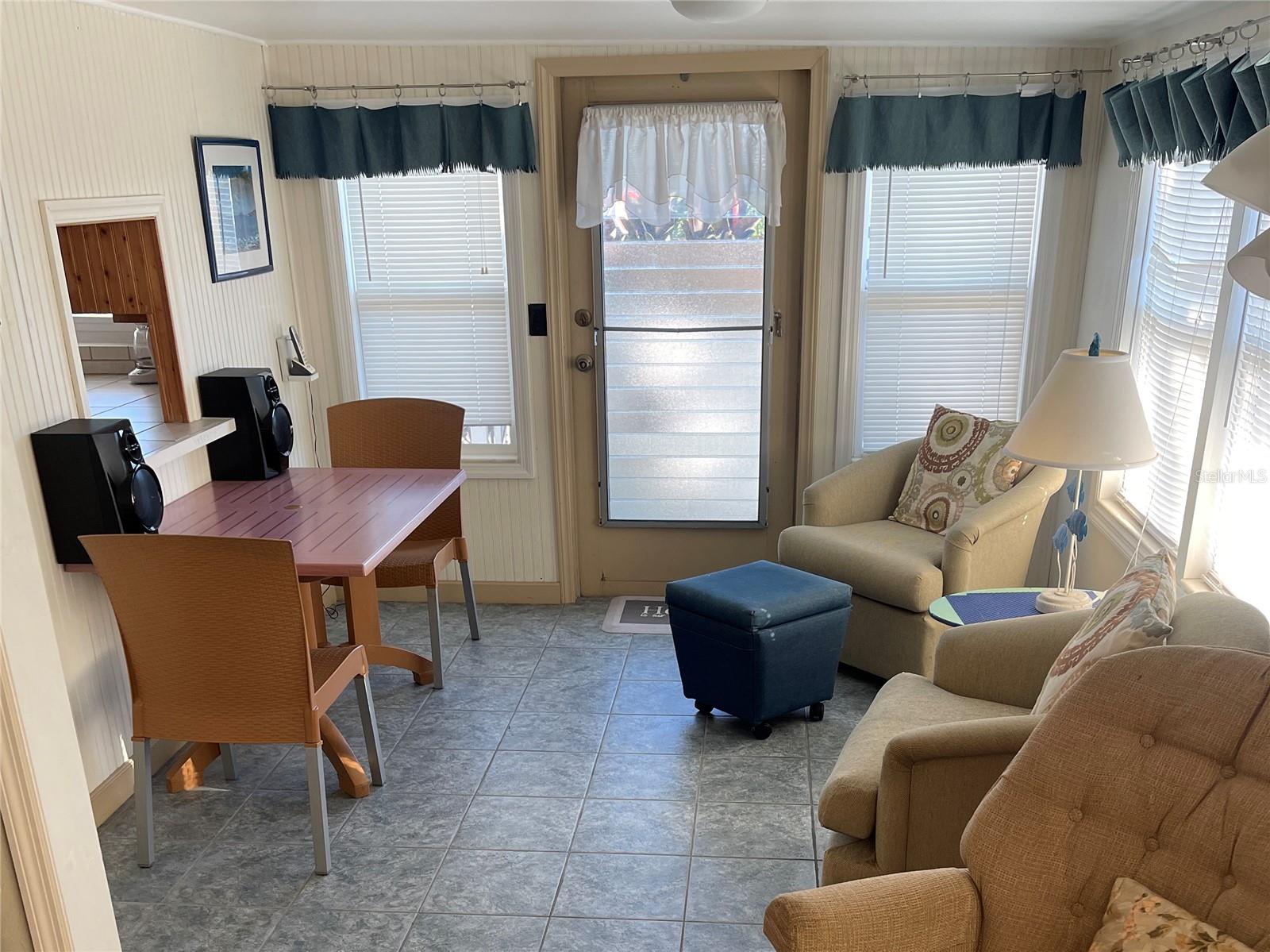 COUNTRY CLUB ESTATES - Residential