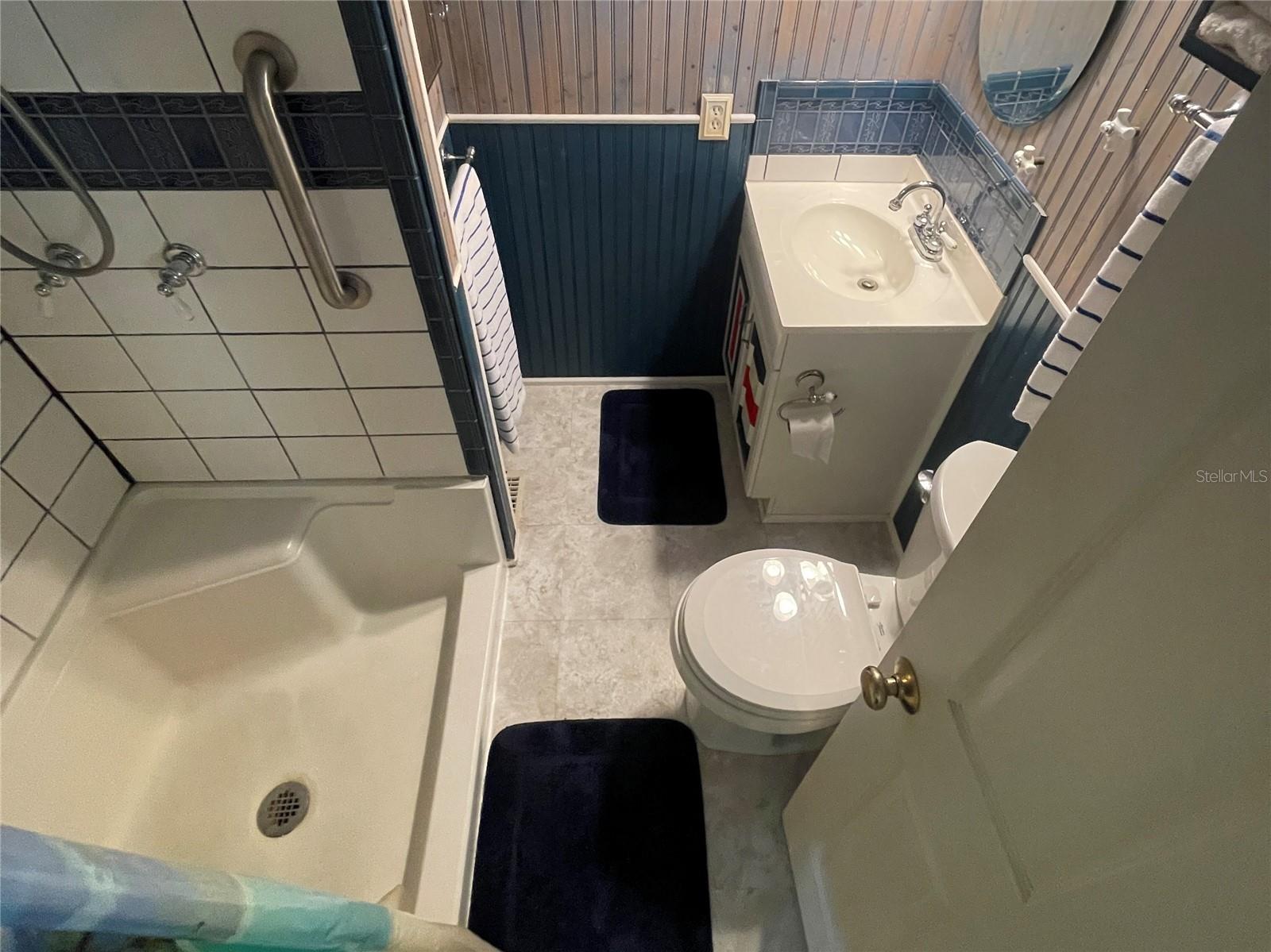 COUNTRY CLUB ESTATES - Residential