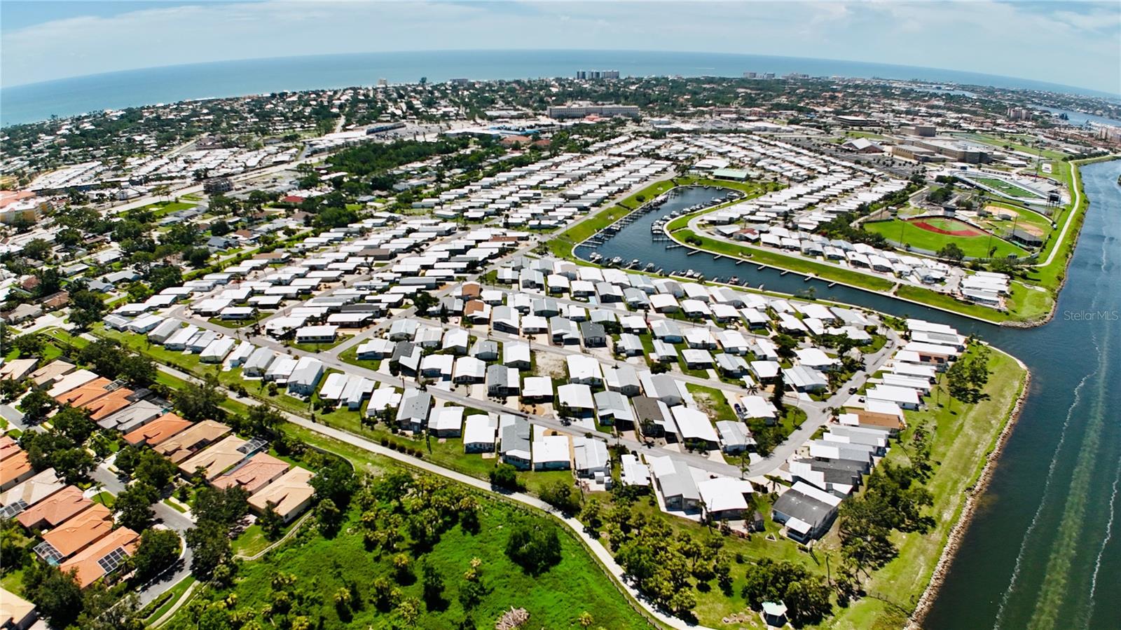 COUNTRY CLUB ESTATES - Residential