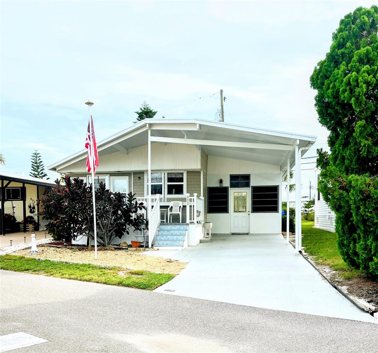 COUNTRY CLUB ESTATES - Residential