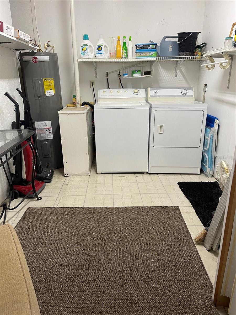 COUNTRY CLUB ESTATES - Residential