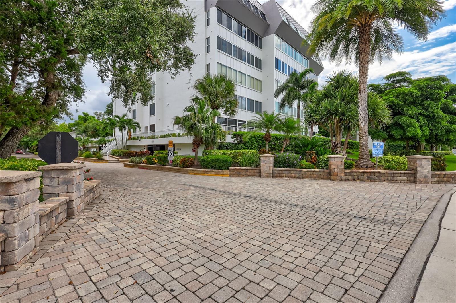 1200 E PEPPERTREE LANE 607