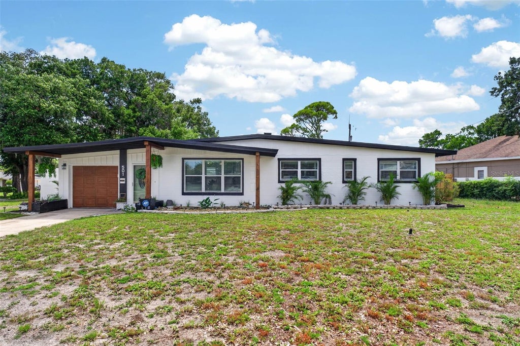 Photo of 501 S Alder Avenue, Orlando, FL 32807 (MLS # O6414775)