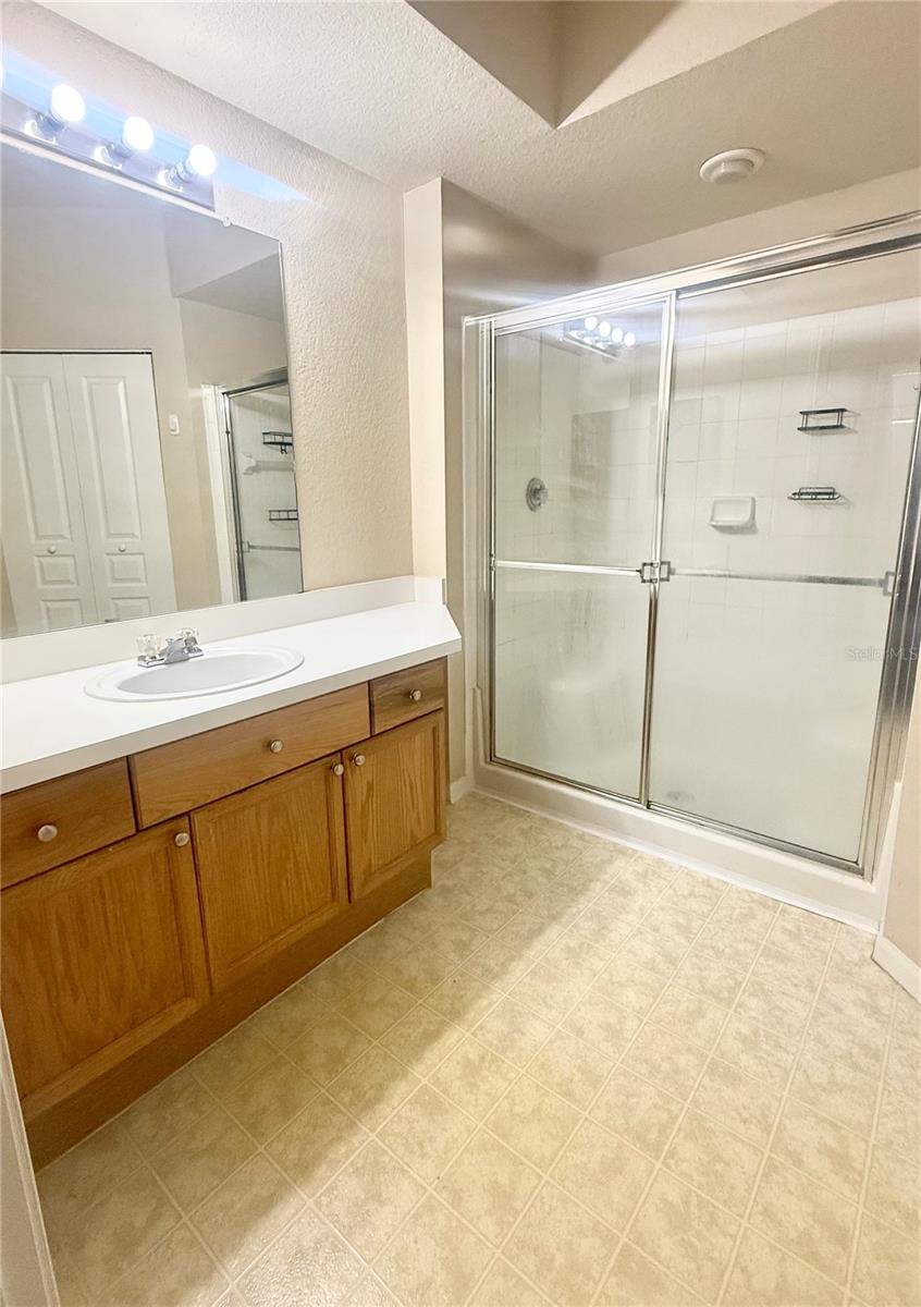 OXFORD PLACE AT TAMPA PALMS A CONDO - Residential