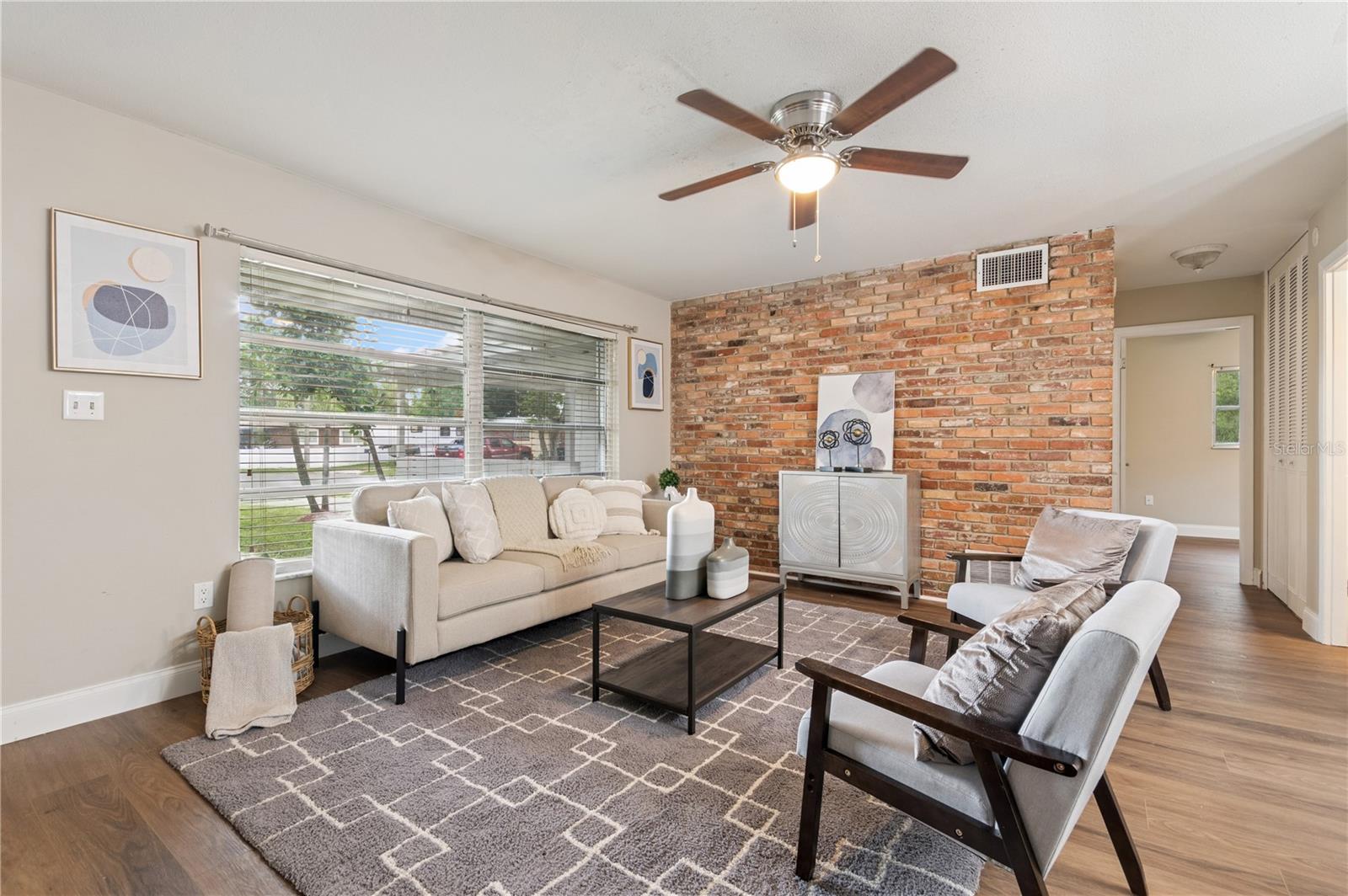 941 GREY OAK COURT