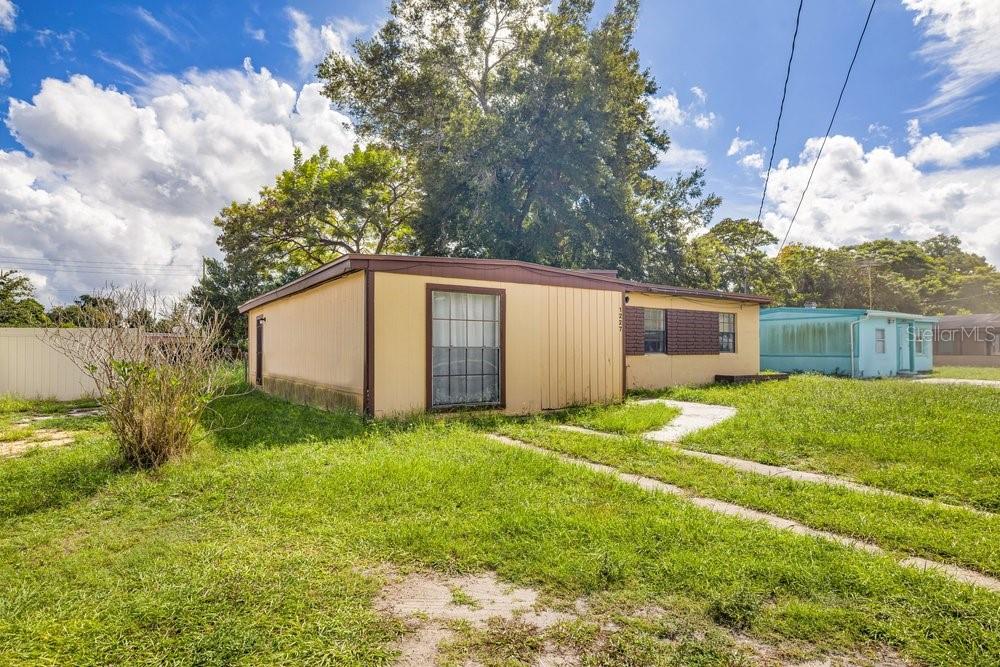 1227 N PINE HILLS ROAD