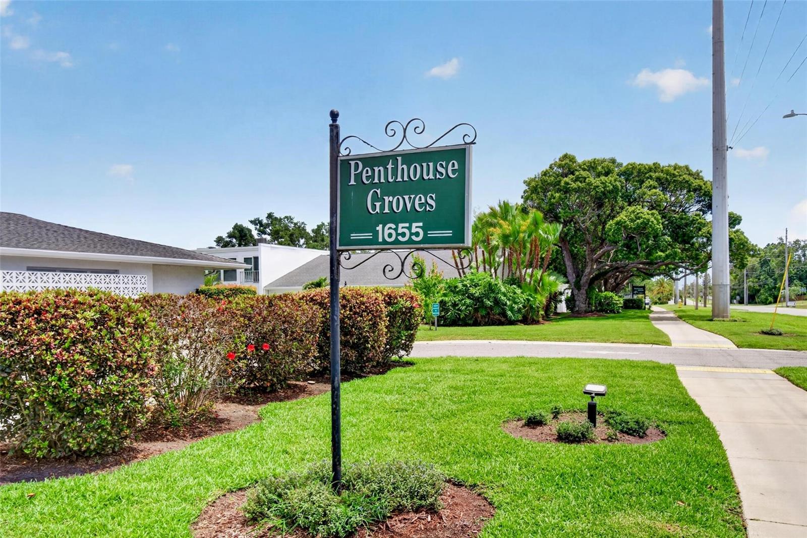 PENTHOUSE GROVES - Residential
