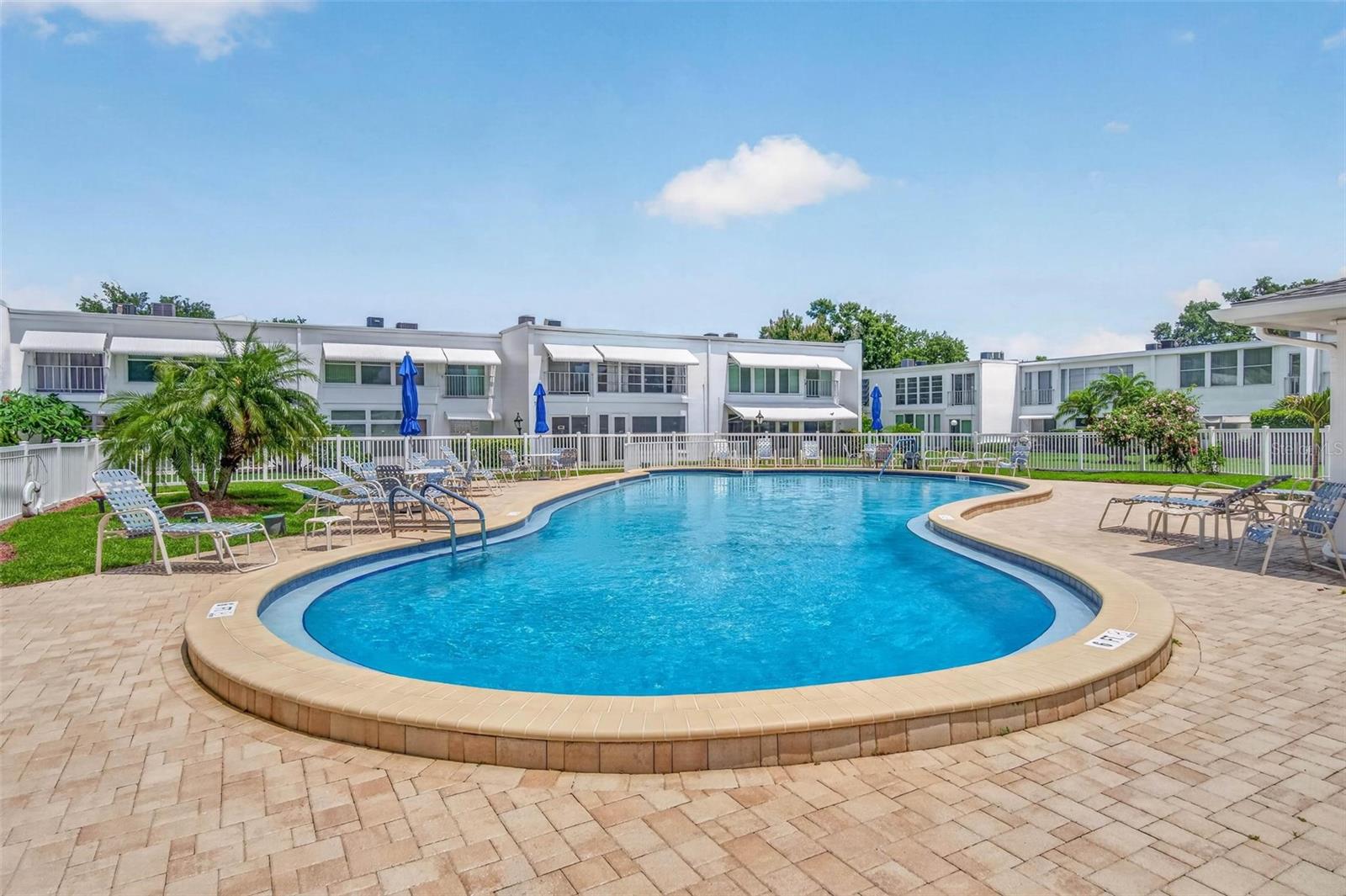 PENTHOUSE GROVES - Residential