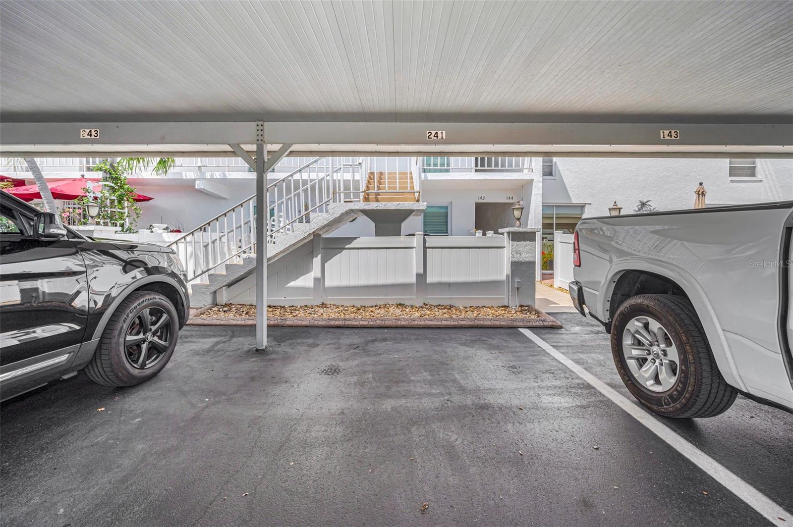 PENTHOUSE GROVES - Residential