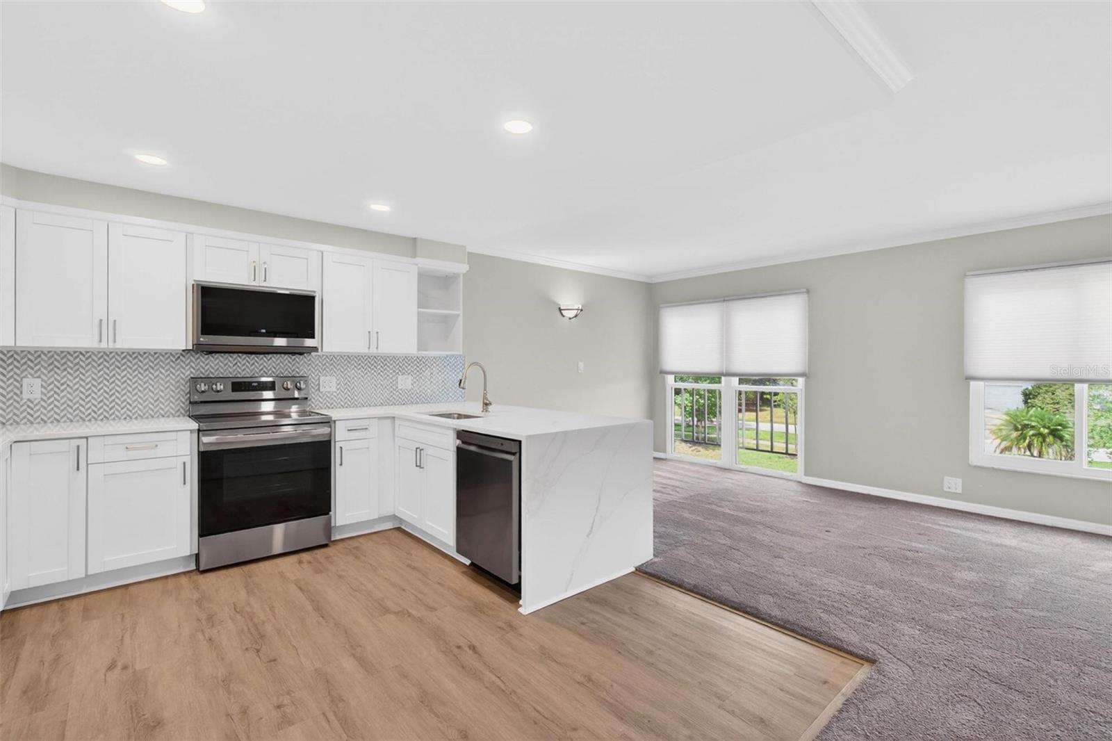 PENTHOUSE GROVES - Residential