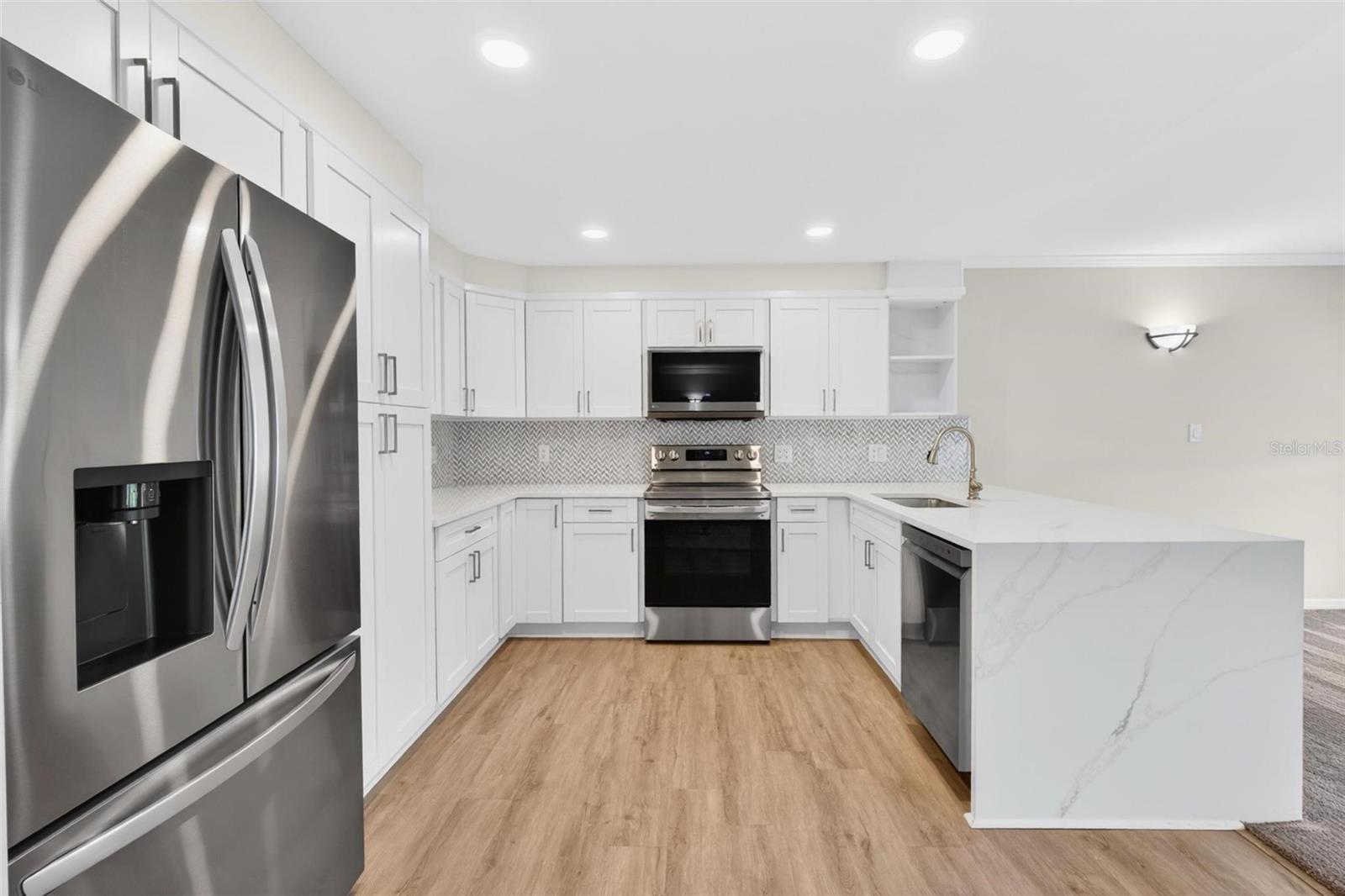PENTHOUSE GROVES - Residential