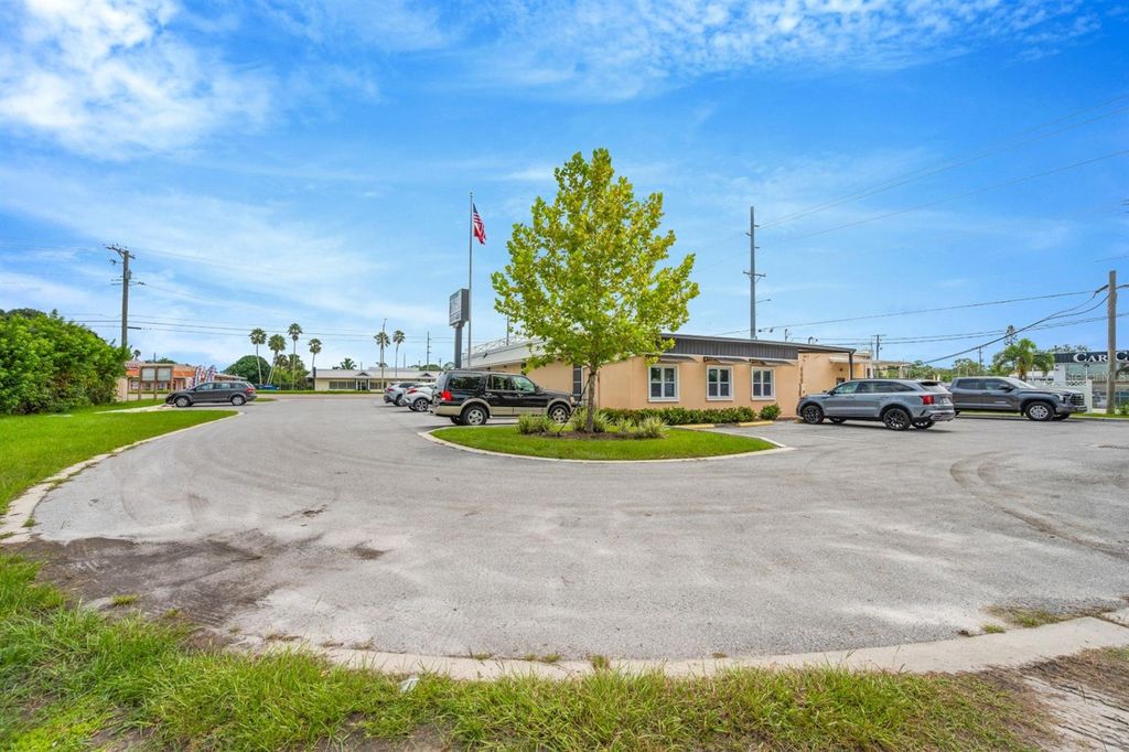 Photo of 306 41 Highway N #4, Ruskin, FL 33570 (MLS # TB8428366)