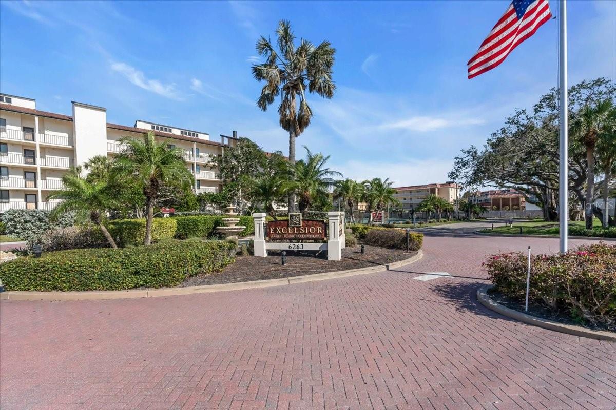 Huge Price Reduction!! Stunning Beach-to-Bay Condo on Siesta Key – 2 Bed, 2 Bath Excelsior Beach to Bay Condo
Discover your perfect slice of paradise at this beautifully appointed 2-bedroom, 2-bathroom condo located in the coveted Excelsior Beach to Bay community on Siesta Key. This light-filled retreat offers the ultimate Florida lifestyle, with private beach access to the powdery white sands of Siesta Beach, consistently ranked among the best in the world. Key Features: Spacious Open Floor Plan with abundant natural light, Modern Kitchen with updated appliances and ample storage, Primary Suite with en-suite bath and walk-in closet, Private Lanai perfect for morning coffee or evening sunsets, In-Unit Laundry for added convenience.
Resort-Style Amenities Beach Access & Private Pier for fishing or sunset views, 2 Heated Pools, Hot Tubs & Saunas, Tennis & Pickleball Courts, Clubhouse with fitness center and social activities, Lush Tropical Landscaping throughout the property. Enjoy breathtaking sunsets over the Gulf and serene views of the Intracoastal Waterway, all from the comfort of your new home. Whether you’re looking for a year-round residence, vacation getaway, or investment property, this condo offers it all. Prime Location Steps from the world-famous Siesta Key Beach Close to Siesta Village shops, dining, and nightlife. Don’t miss this rare opportunity to own a piece of Siesta Key’s most desirable beachfront community.