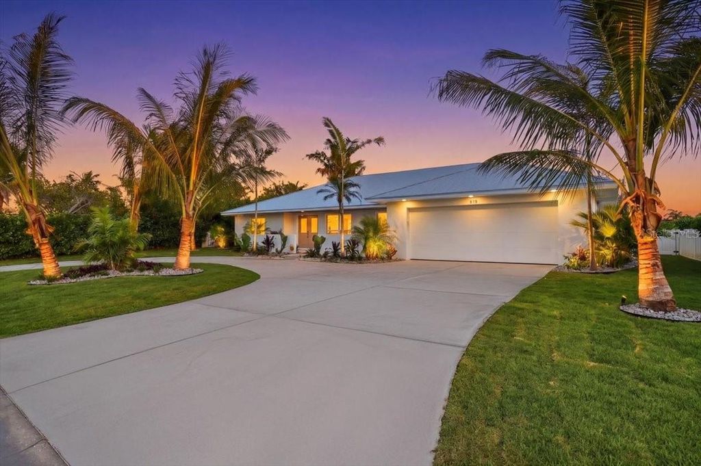 Photo of 618 Gladstone Lane, Holmes Beach, FL 34217 (MLS # A4694012)